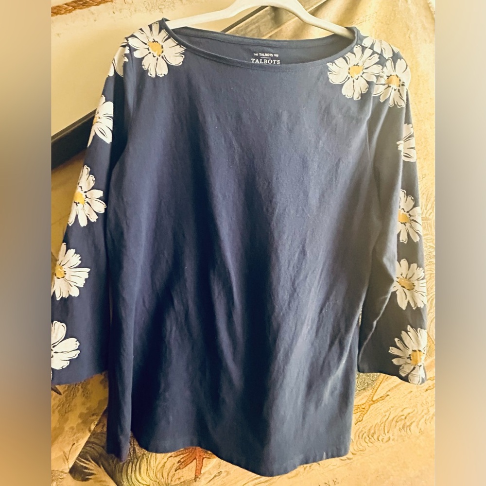 * Talbots Daisy Flower Design Top SZ Large *